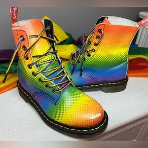 Dr. Martens PRIDE rainbow LGBTQIA+ boots 7 ,37
